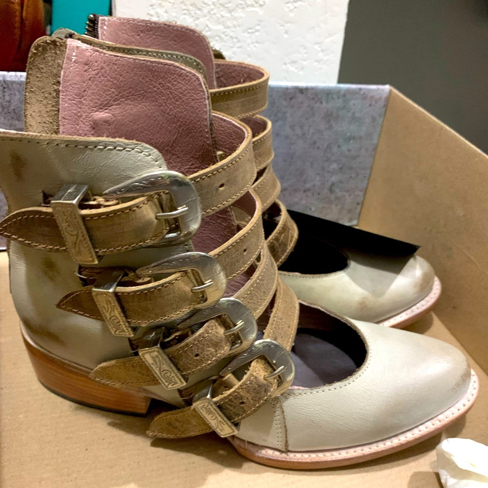 New!! FREEBIRD SHOES SIZE 7